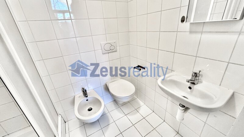 2+1/2xkoupelna/63m2/Budečská/Praha 2/Vinohrady/samostatné pokoje/po rekonstrukci/častečně vybaven/