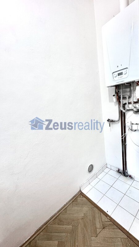 2+1/2xkoupelna/63m2/Budečská/Praha 2/Vinohrady/samostatné pokoje/po rekonstrukci/častečně vybaven/