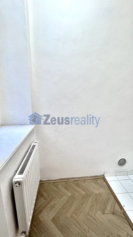 2+1/2xkoupelna/63m2/Budečská/Praha 2/Vinohrady/samostatné pokoje/po rekonstrukci/častečně vybaven/
