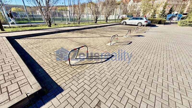 Venkovní parkovací stání/13m2/Praha 9/Vysočany/Ocelářská/