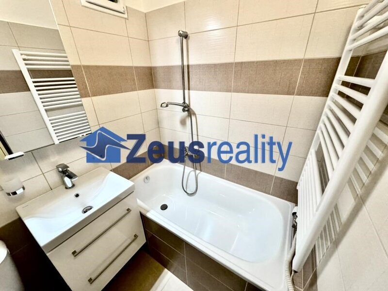 2+KK/50m2/balkon společný/V olšinách/Strašnice/Praha 10/blízko metra