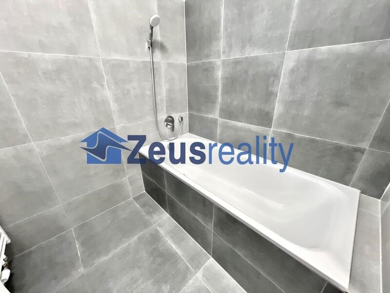 4+KK/2xkomora/100m2/ terasa 40m2/Vinohradská/Praha 3/Vinohrady/částečně zařízen/po rekonstrukci