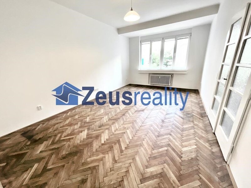 4+KK/2xkomora/100m2/ terasa 40m2/Vinohradská/Praha 3/Vinohrady/částečně zařízen/po rekonstrukci