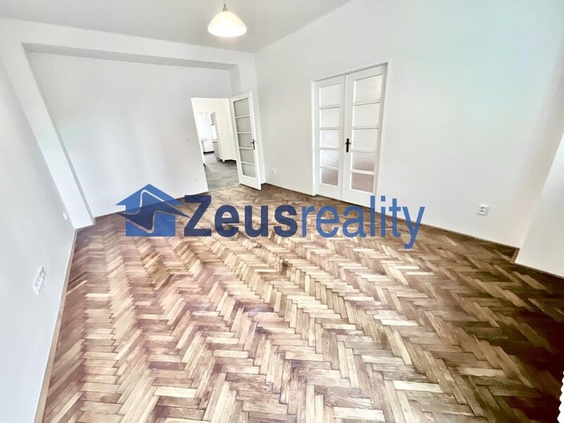 4+KK/2xkomora/100m2/ terasa 40m2/Vinohradská/Praha 3/Vinohrady/částečně zařízen/po rekonstrukci