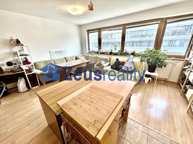 4+KK/terasa/122m2/Pakrác/Hvězdova/P-4/částečně zařízen/mezonetový byt/