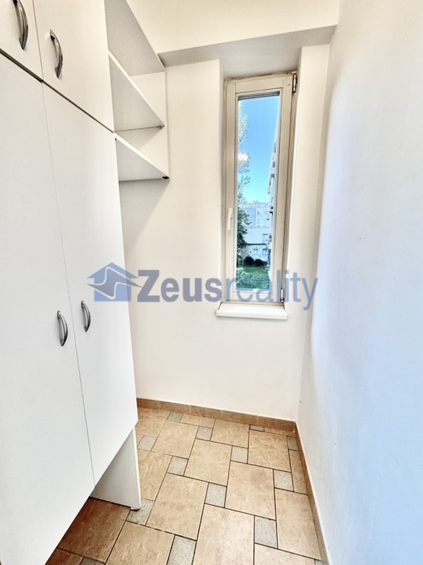 2+1/2xkomora/2xbalkon/65m2/Vršovice/Lvovská/Praha 10/zařízen částečně