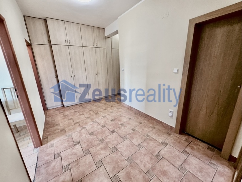 2+1/2xkomora/2xbalkon/65m2/Vršovice/Lvovská/Praha 10/zařízen částečně