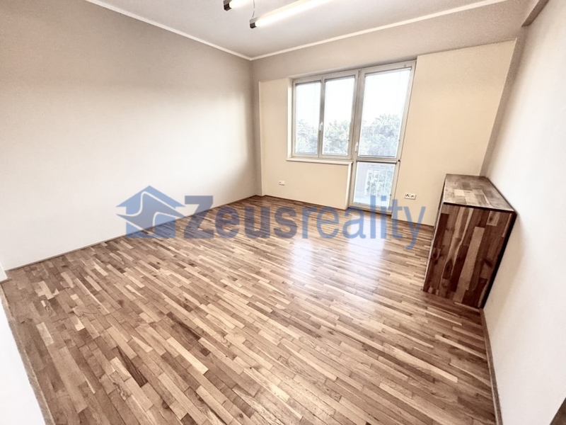 2+1/2xkomora/2xbalkon/65m2/Vršovice/Lvovská/Praha 10/zařízen částečně
