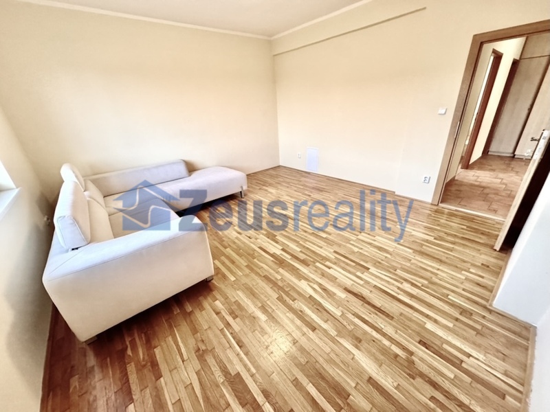 2+1/2xkomora/2xbalkon/65m2/Vršovice/Lvovská/Praha 10/zařízen částečně