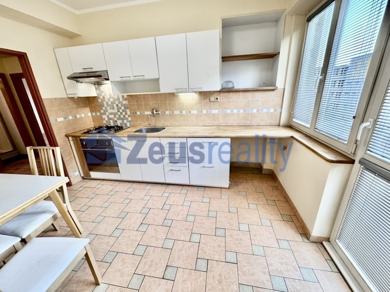 2+1/2xkomora/2xbalkon/65m2/Vršovice/Lvovská/Praha 10/zařízen částečně