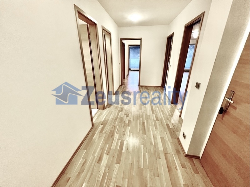 3+1/97m2/2xbalkon/parkovací stání/Praha 5/Smíchov/Na Popelce/částečně zařízen/novostavba