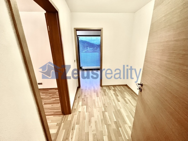 3+1/97m2/2xbalkon/parkovací stání/Praha 5/Smíchov/Na Popelce/částečně zařízen/novostavba