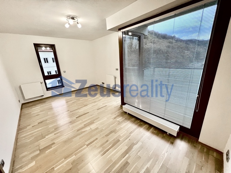 3+1/97m2/2xbalkon/parkovací stání/Praha 5/Smíchov/Na Popelce/částečně zařízen/novostavba