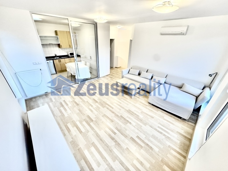 3+KK/balkon/132m2/Praha 6/Rejchova/zařízen