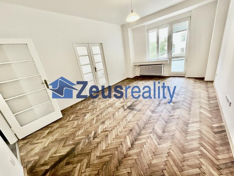 4+KK/2xkomora + 100m2 terasa 40m2/Vinohradská/Praha 3/Vinohrady/částečně zařízen/po rekonstrukci