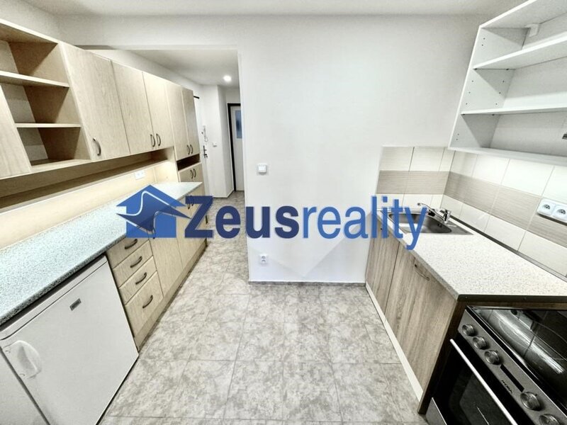 2+KK/50m2/balkon společný/V olšinách/Strašnice/Praha 10/blízko metra