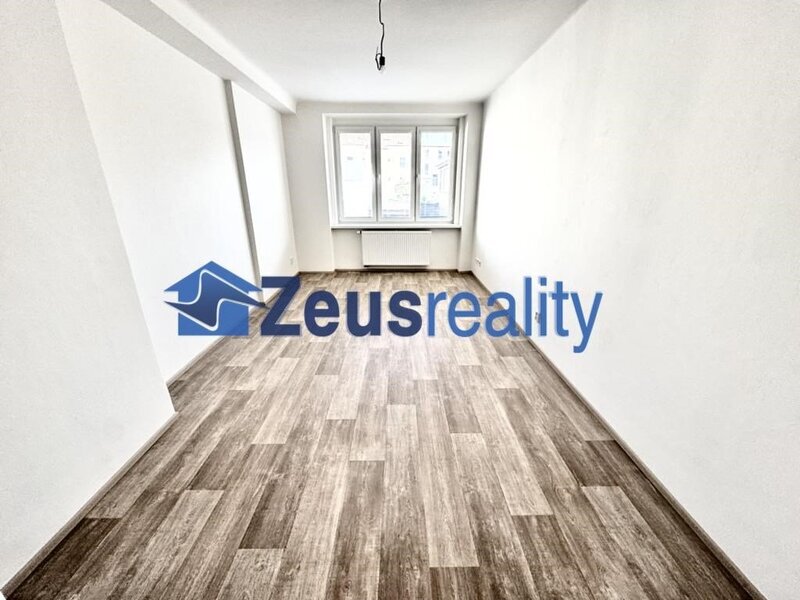 2+KK/50m2/balkon společný/V olšinách/Strašnice/Praha 10/blízko metra