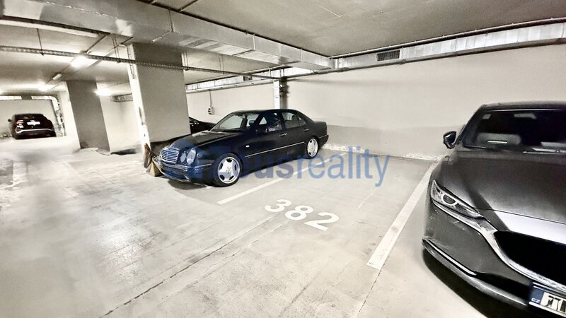 Garážové stání/13m2/Korunní/Vinohrady/Praha 10/