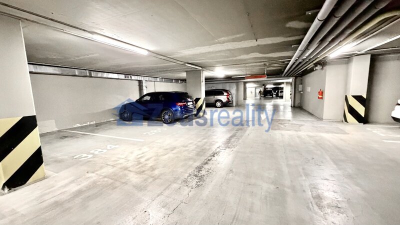 Garážové stání/13m2/Korunní/Praha 10/