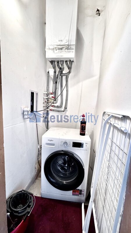 2+KK/40m2/terasa/Praha 5/ Smíchov/Plzeňská/zařízen/U METRA stanice Anděl/po rekonstrukci/