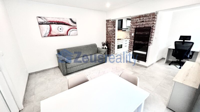 2+KK/40m2/terasa/Praha 5/ Smíchov/Plzeňská/zařízen/U METRA stanice Anděl/po rekonstrukci/