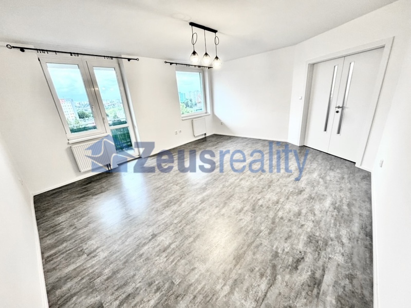 1+1/46m2/balkon/Praha 5/Stodůlky/Slunečné náměstí/zařízen částečně/novostavba
