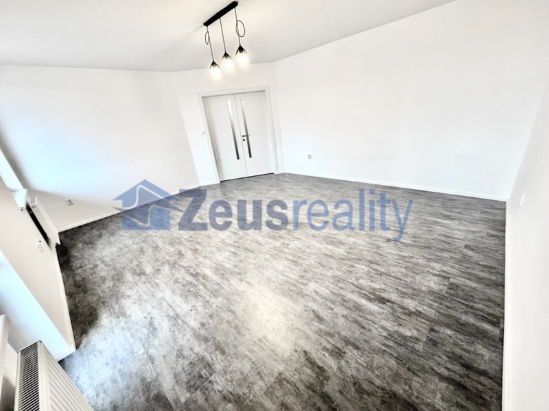 1+1/46m2/balkon/Praha 5/Stodůlky/Slunečné náměstí/zařízen částečně/novostavba