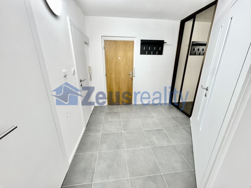 1+1/46m2/balkon/Praha 5/Stodůlky/Slunečné náměstí/zařízen částečně/novostavba