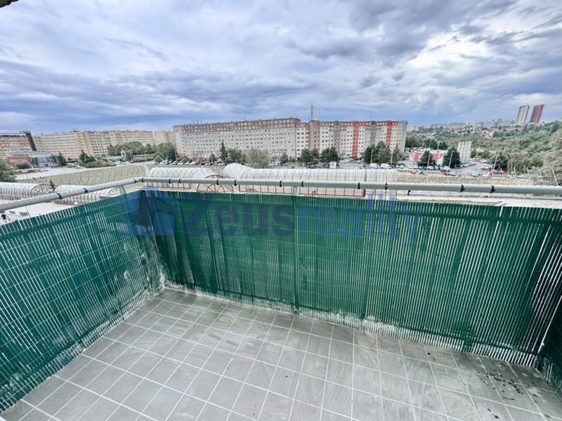 1+1/46m2/balkon/Praha 5/Stodůlky/Slunečné náměstí/zařízen částečně/novostavba