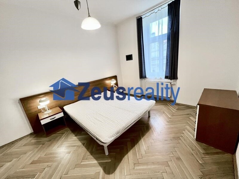 2+KK/50m2/Praha 5/ Smíchov/Plzeňská/zařízen komplet