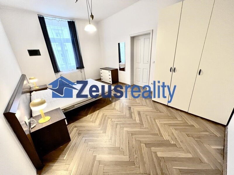 2+KK/50m2/Praha 5/ Smíchov/Plzeňská/zařízen komplet