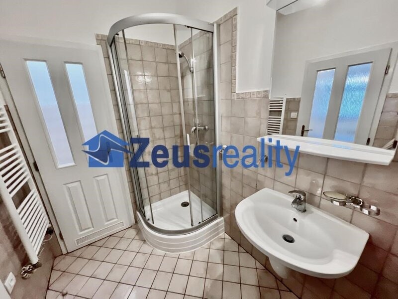 2+KK/50m2/Praha 5/ Smíchov/Plzeňská/zařízen komplet