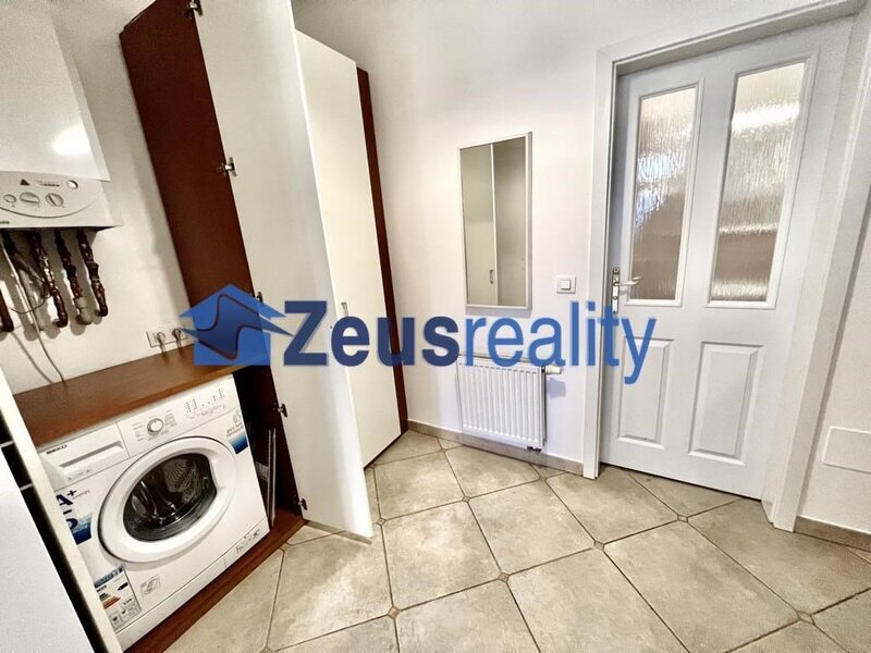 2+KK/50m2/Praha 5/ Smíchov/Plzeňská/zařízen komplet
