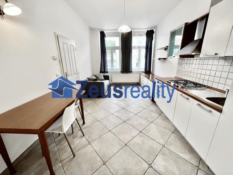 2+KK/50m2/Praha 5/ Smíchov/Plzeňská/zařízen komplet