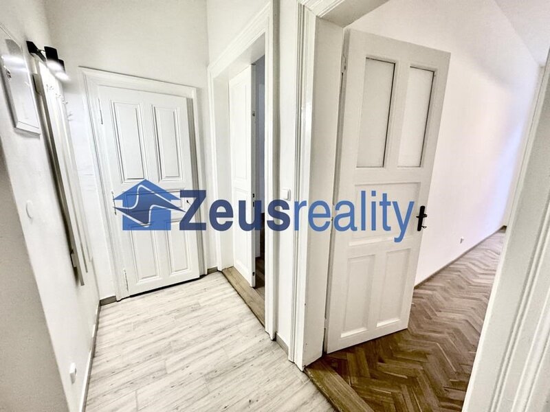 2+KK/50m2/Praha1/Staré Město/U milosrdných/částečně zařízen/po rekonstrukci