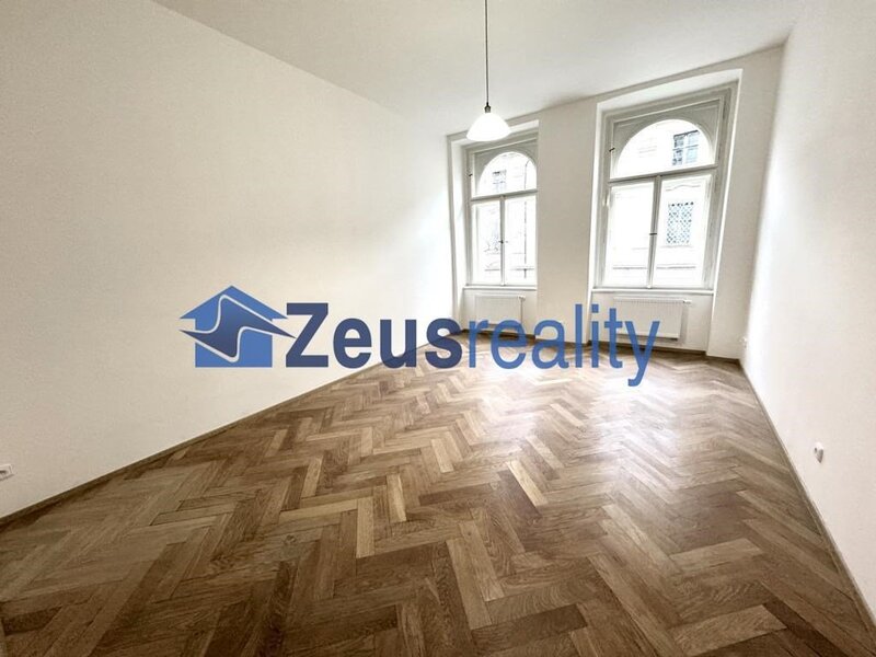 2+KK/50m2/Praha1/Staré Město/U milosrdných/částečně zařízen/po rekonstrukci