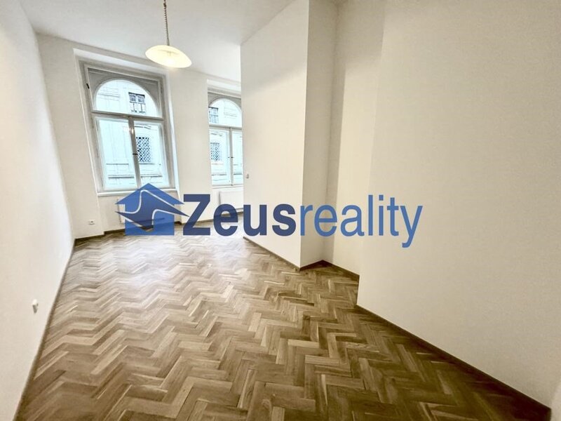 2+KK/50m2/Praha1/Staré Město/U milosrdných/částečně zařízen/po rekonstrukci