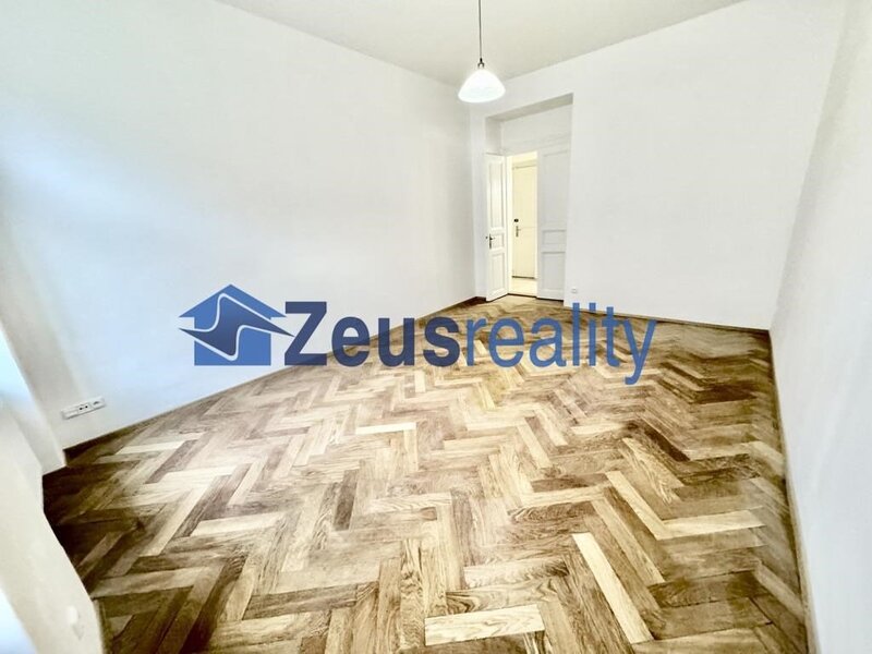 2+KK/50m2/Praha1/Staré Město/U milosrdných/částečně zařízen/po rekonstrukci