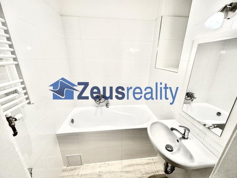 2+KK/50m2/Praha1/Staré Město/U milosrdných/částečně zařízen/po rekonstrukci