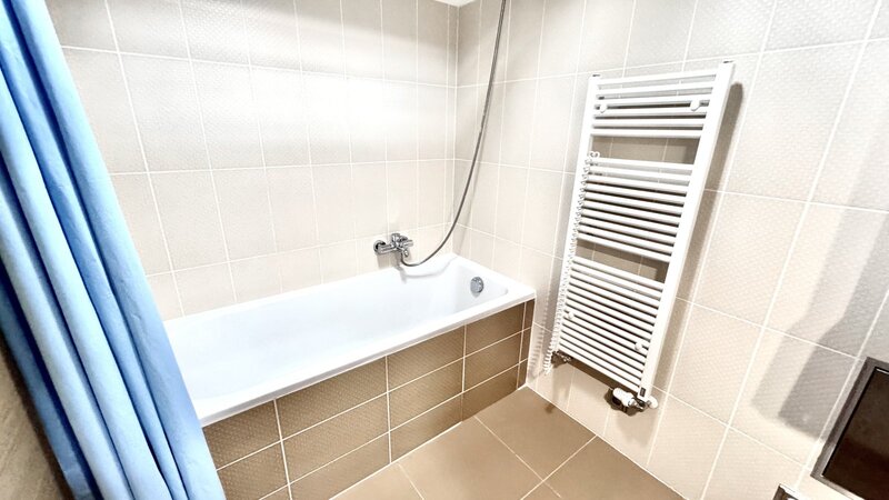 3+K/84m2/terasa s předzahrádkou 45m2/parkovací stání/Praha 5/Smíchov/Na Popelce/částečně zařízen/nov