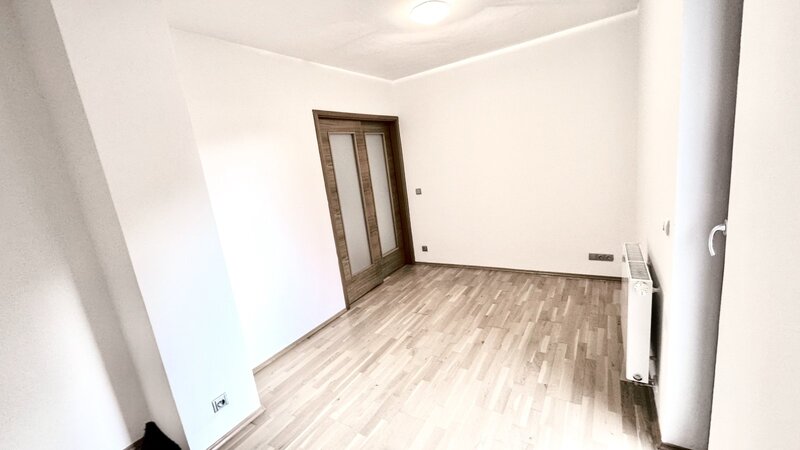 3+K/84m2/terasa s předzahrádkou 45m2/parkovací stání/Praha 5/Smíchov/Na Popelce/částečně zařízen/nov