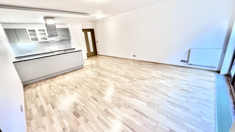 3+K/84m2/terasa s předzahrádkou 45m2/parkovací stání/Praha 5/Smíchov/Na Popelce/částečně zařízen/nov