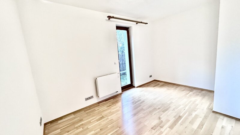 3+K/84m2/terasa s předzahrádkou 45m2/parkovací stání/Praha 5/Smíchov/Na Popelce/částečně zařízen/nov