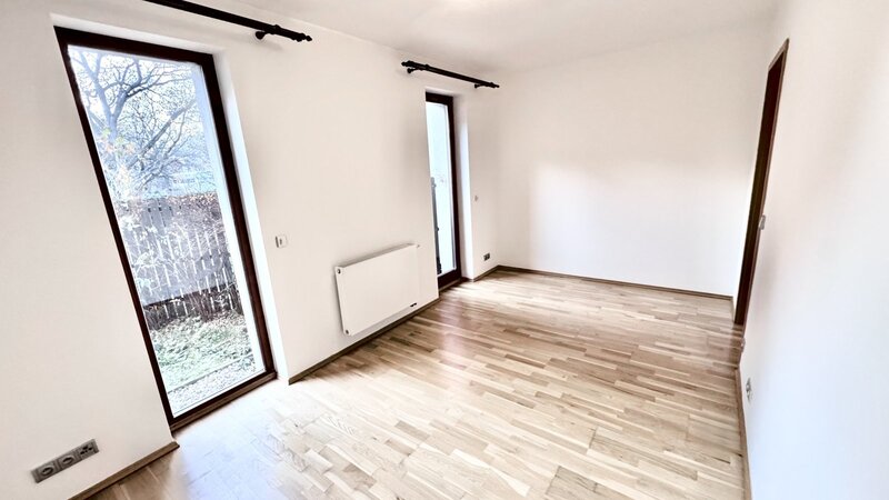 3+K/84m2/terasa s předzahrádkou 45m2/parkovací stání/Praha 5/Smíchov/Na Popelce/částečně zařízen/nov