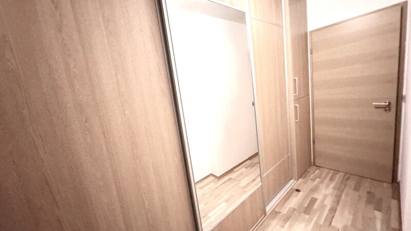 3+K/84m2/terasa s předzahrádkou 45m2/parkovací stání/Praha 5/Smíchov/Na Popelce/částečně zařízen/nov