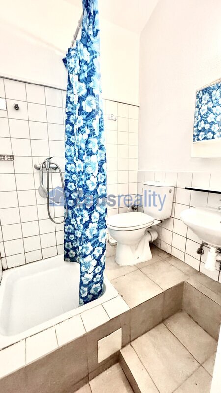 1+KK/25m2/Praha 2/ Vinohrady/Lužická/u metra/vybaveno/