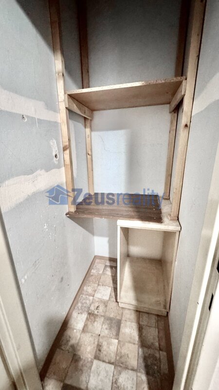 2+1/balkon/komora/95m2/Na veselí/Nusle/Praha 4/částečně zařízeno/u tramvaje a metro