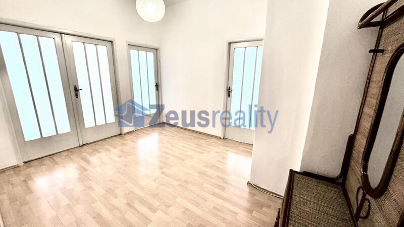 2+1/balkon/komora/95m2/Na veselí/Nusle/Praha 4/částečně zařízeno/u tramvaje a metro