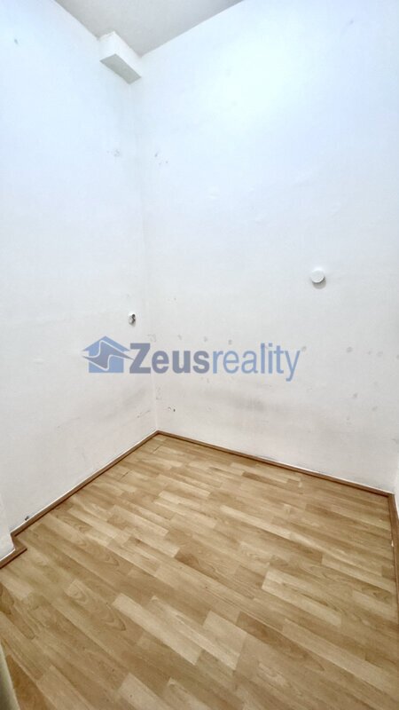 2+1/balkon/komora/95m2/Na veselí/Nusle/Praha 4/částečně zařízeno/u tramvaje a metro