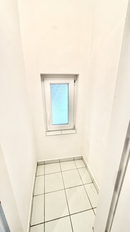1+1/komora/50m2/Praha 4/Michle/Pelhřimovská/dva samostatné pokoje/po rekonstrukci/částečně zařízen/u metra